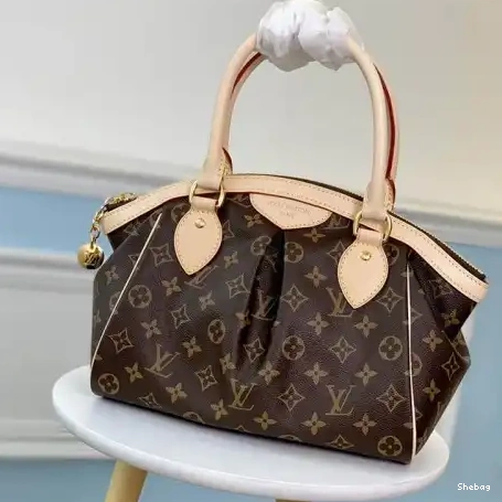 19T1L0212 LV Bags 0821